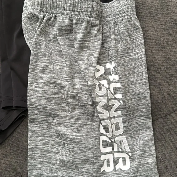 Under Armour  Athletic Shorts in Black and Gray size 6 - Picture 4 of 6